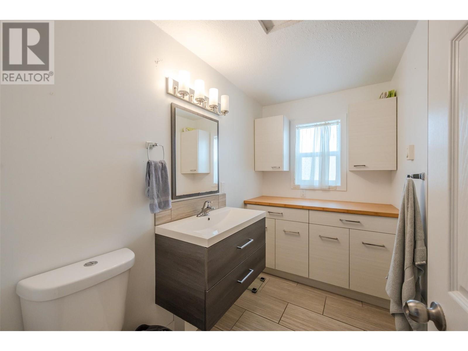 9716 Thompson Road, Summerland, British Columbia  V0H 1Z3 - Photo 12 - 10345700