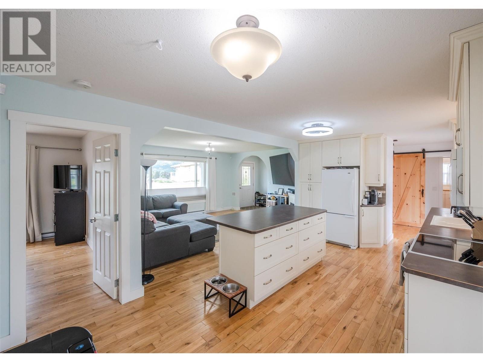 9716 Thompson Road, Summerland, British Columbia  V0H 1Z3 - Photo 6 - 10345700