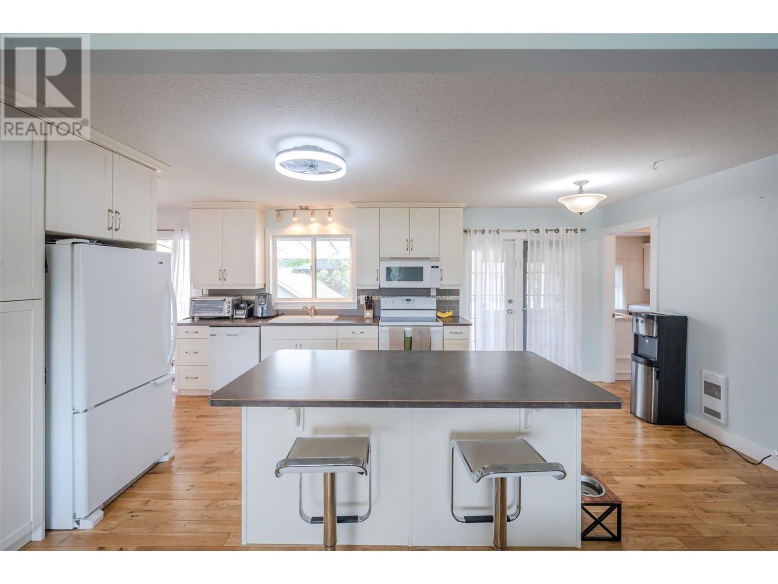 9716 Thompson Road, Summerland, British Columbia  V0H 1Z3 - Photo 9 - 10345700