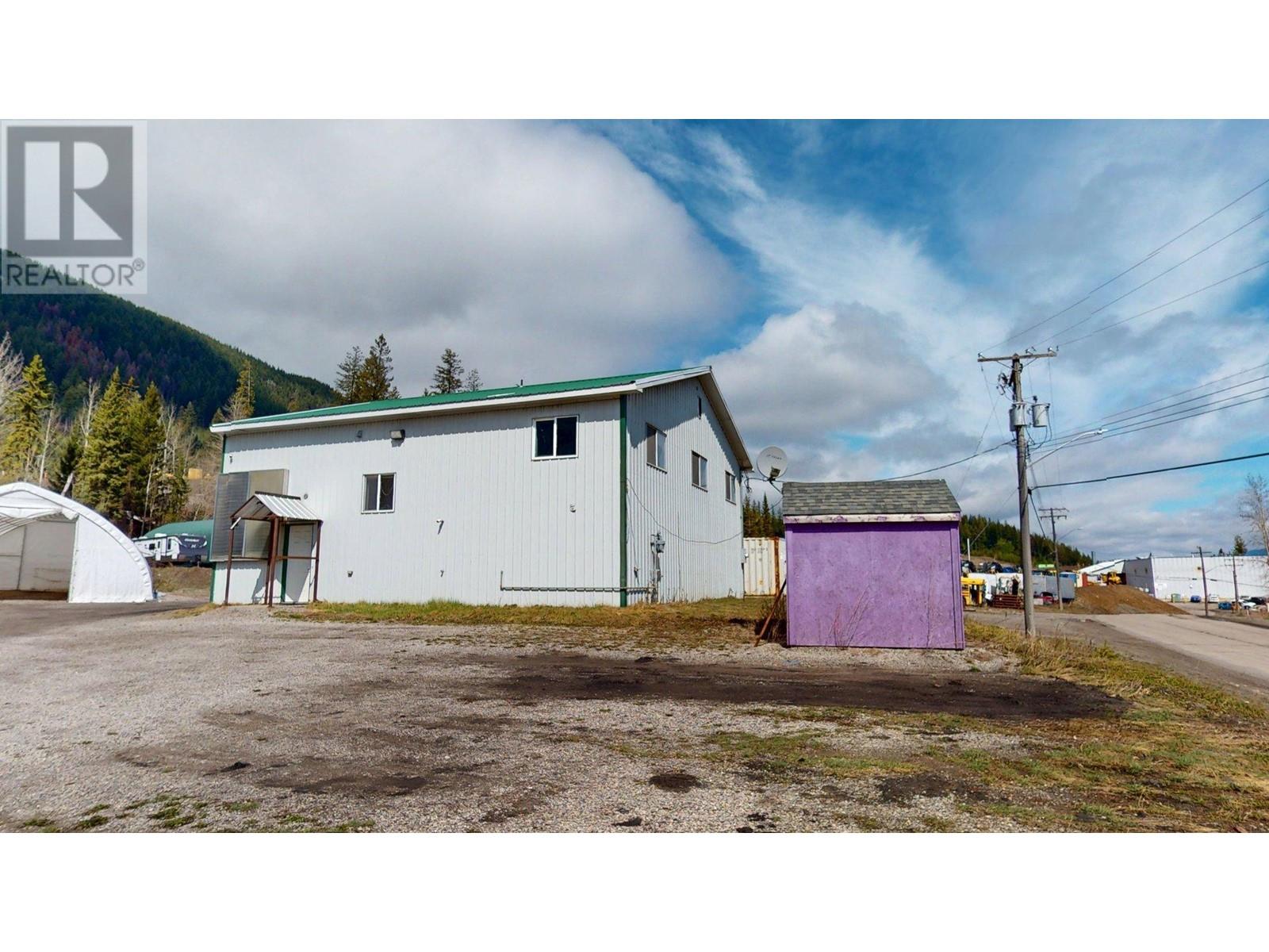 7 Inkaneep Road, Elkford, British Columbia  V0B 1H0 - Photo 1 - 10344911