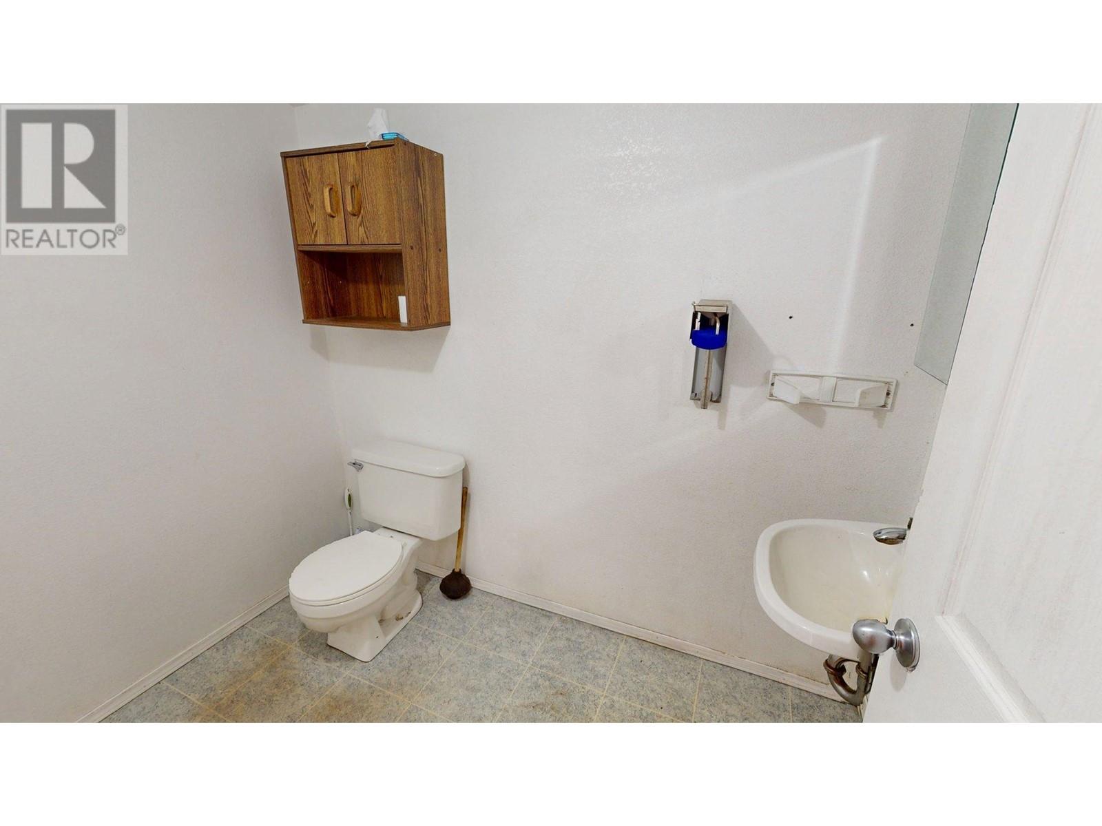 7 Inkaneep Road, Elkford, British Columbia  V0B 1H0 - Photo 17 - 10344911