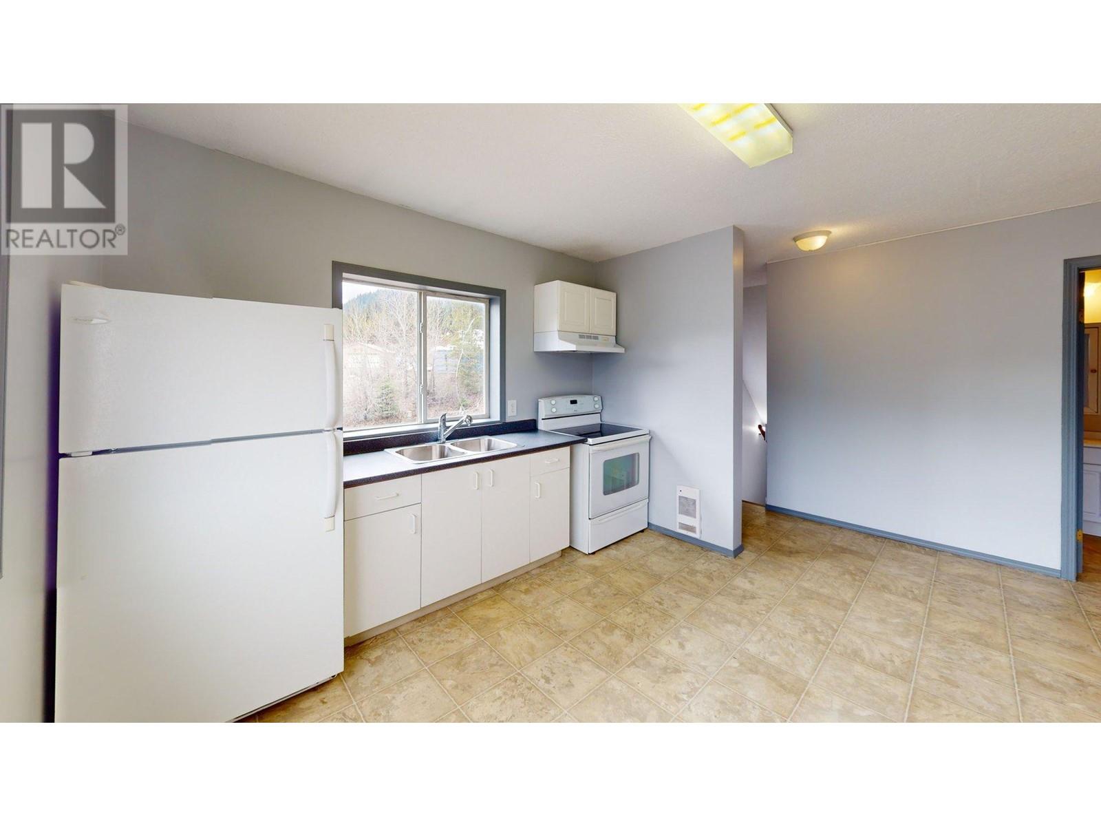 7 Inkaneep Road, Elkford, British Columbia  V0B 1H0 - Photo 21 - 10344911