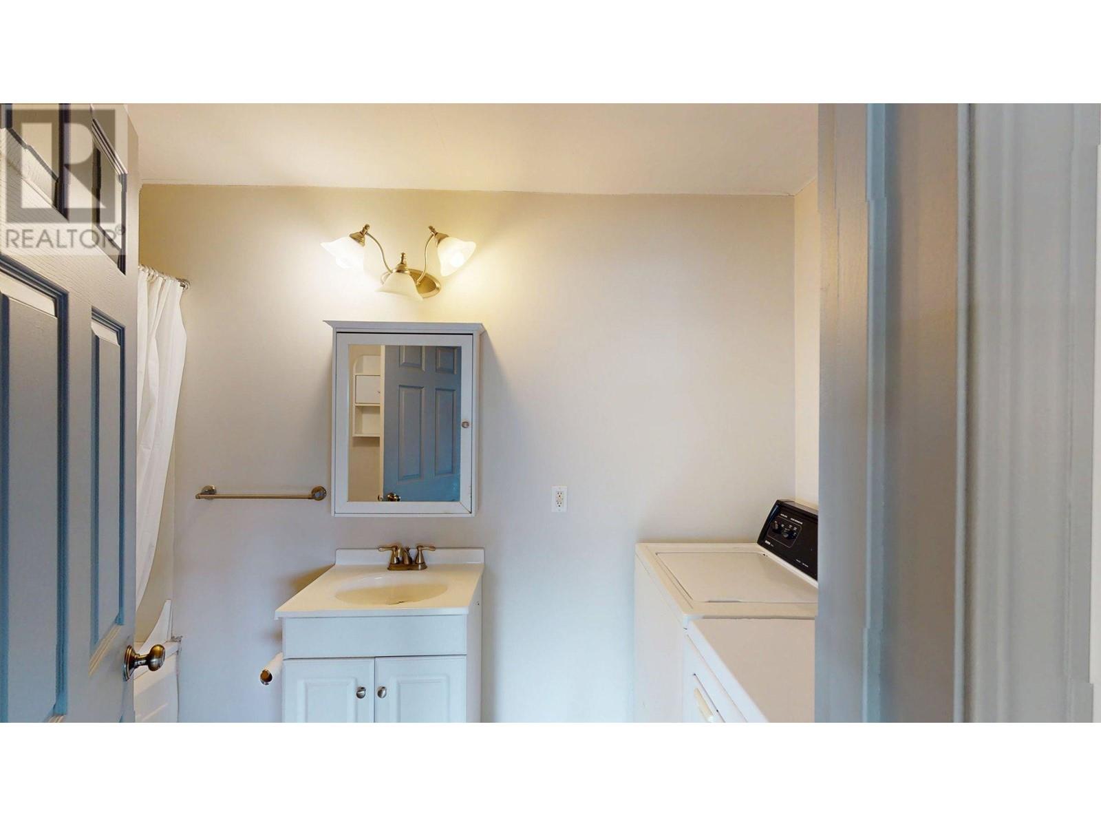 7 Inkaneep Road, Elkford, British Columbia  V0B 1H0 - Photo 35 - 10344911