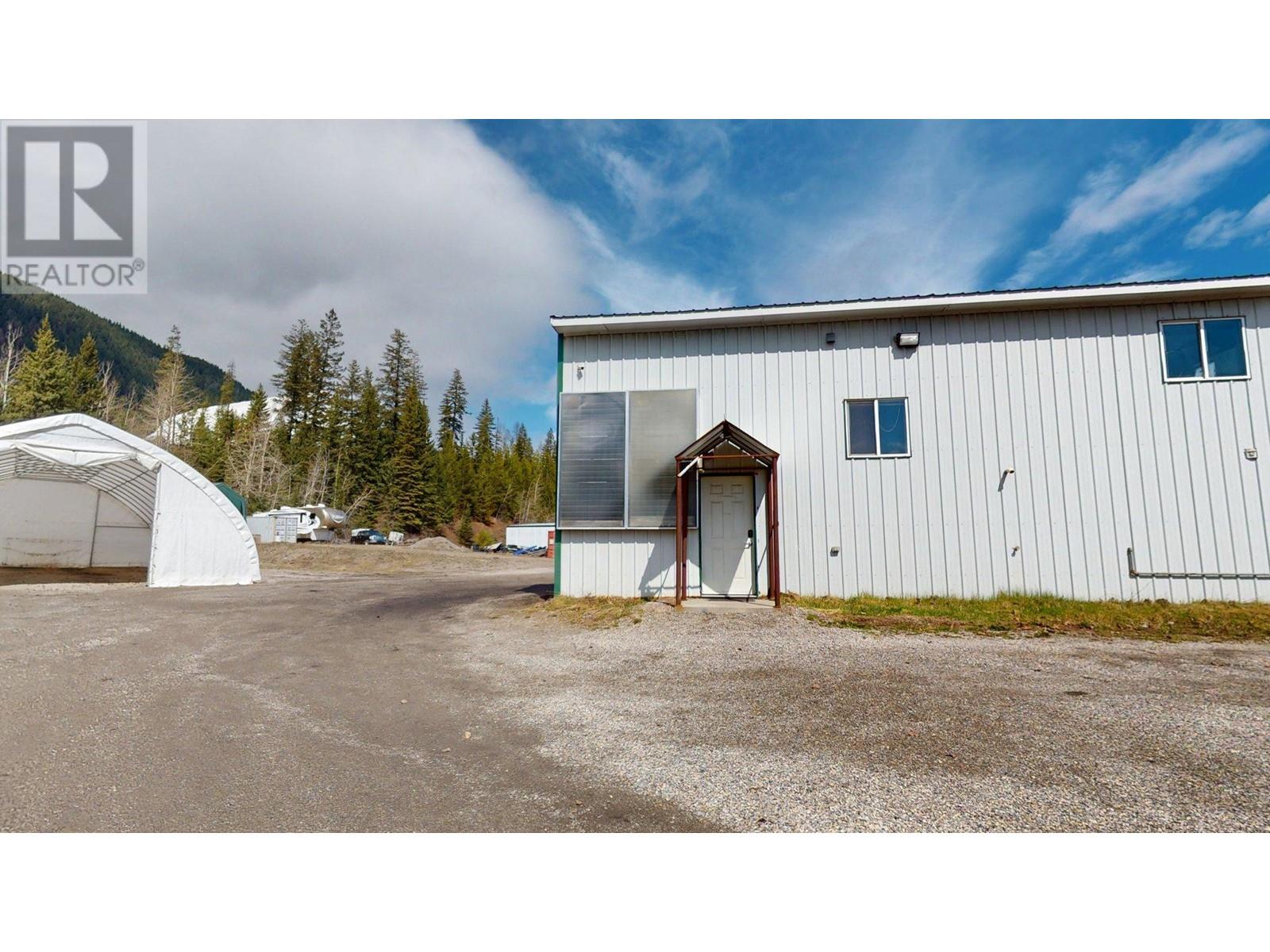 7 Inkaneep Road, Elkford, British Columbia  V0B 1H0 - Photo 39 - 10344911