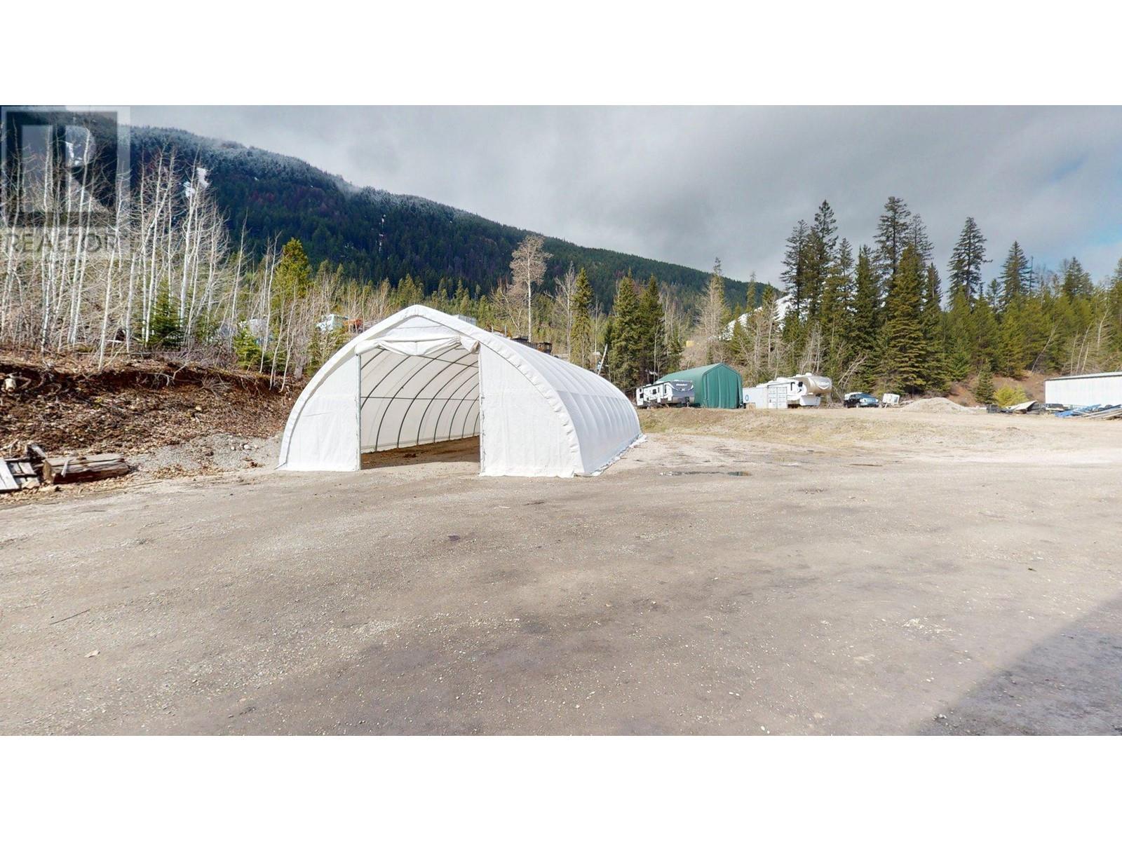 7 Inkaneep Road, Elkford, British Columbia  V0B 1H0 - Photo 40 - 10344911