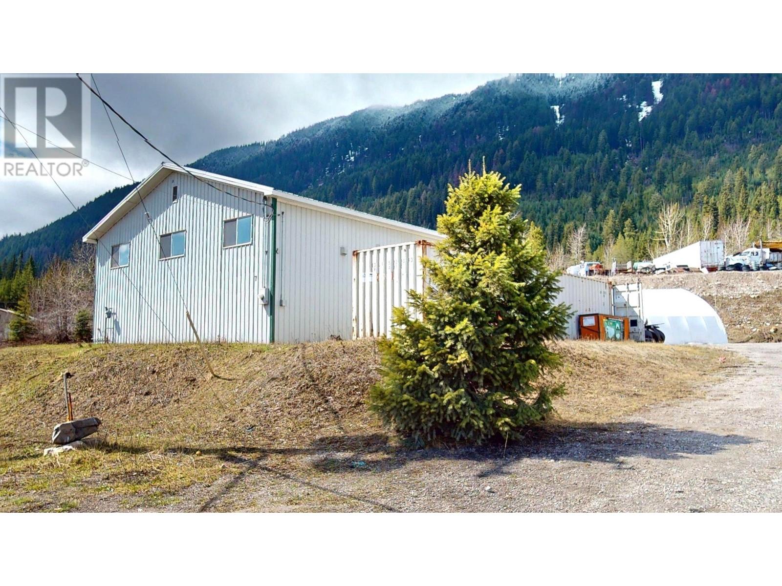 7 Inkaneep Road, Elkford, British Columbia  V0B 1H0 - Photo 46 - 10344911