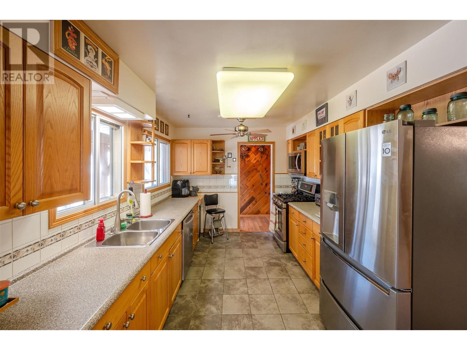 12252 Saunders Crescent, Summerland, British Columbia  V0H 1Z0 - Photo 6 - 10345726