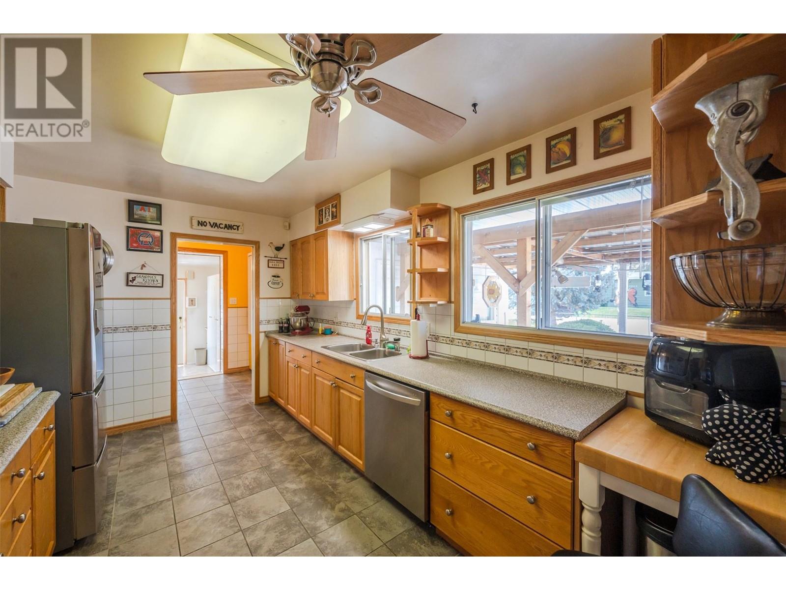 12252 Saunders Crescent, Summerland, British Columbia  V0H 1Z0 - Photo 9 - 10345726