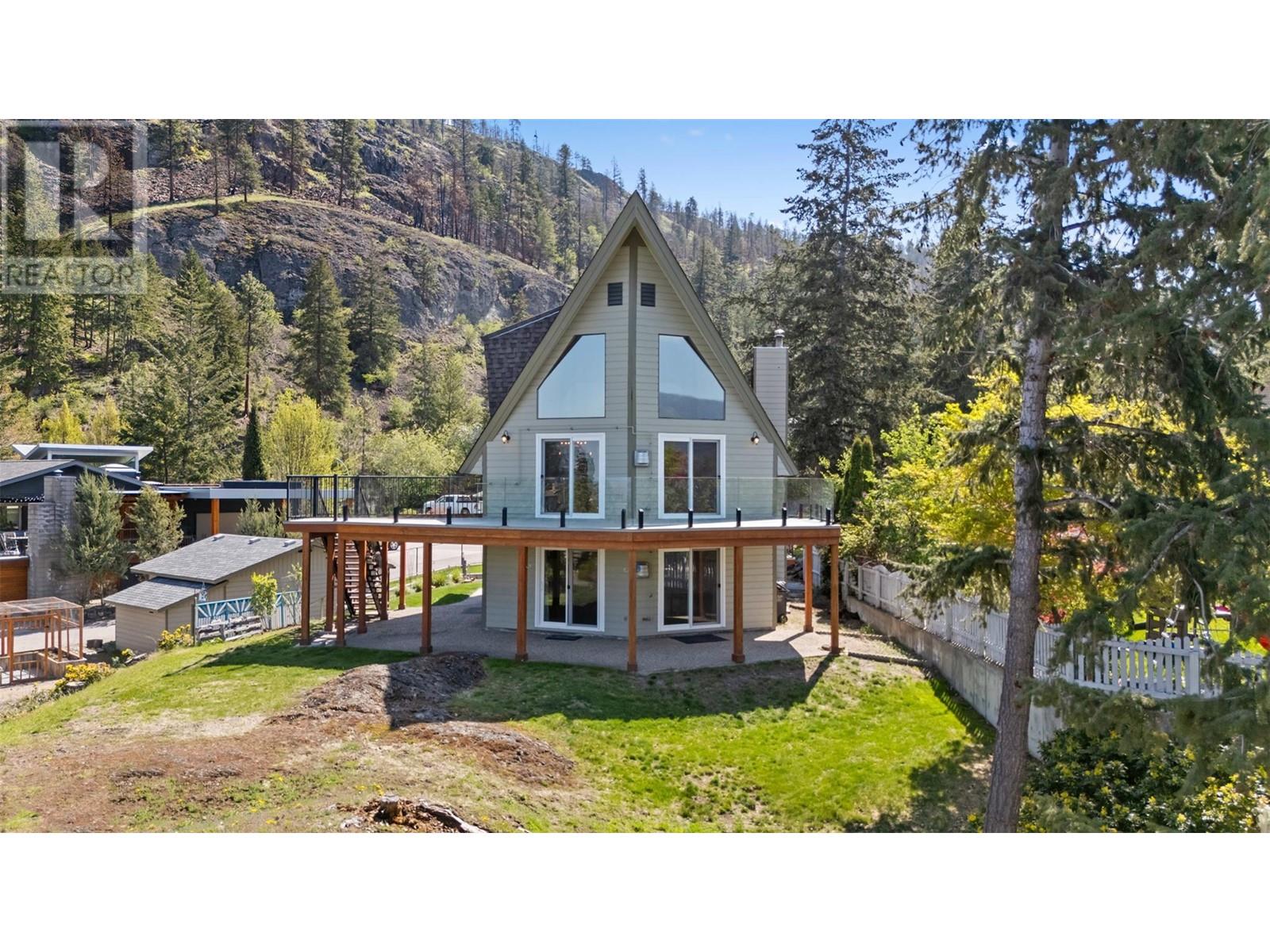 1128 Lynn Court, Kelowna, British Columbia  V1V 1H1 - Photo 1 - 10345355