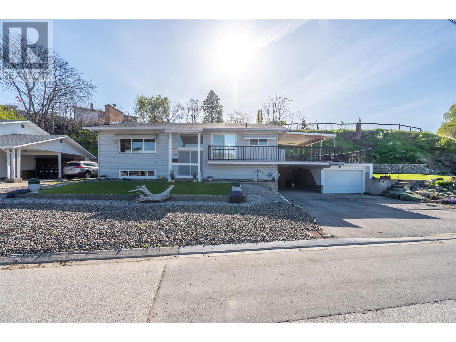 102 Pineview Place, Penticton, British Columbia  V2A 3R4 - Photo 1 - 10345733