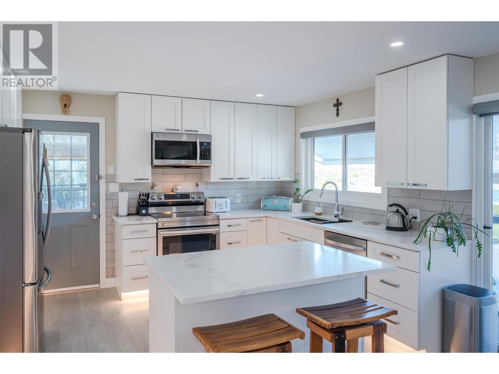 102 Pineview Place, Penticton, British Columbia  V2A 3R4 - Photo 10 - 10345733