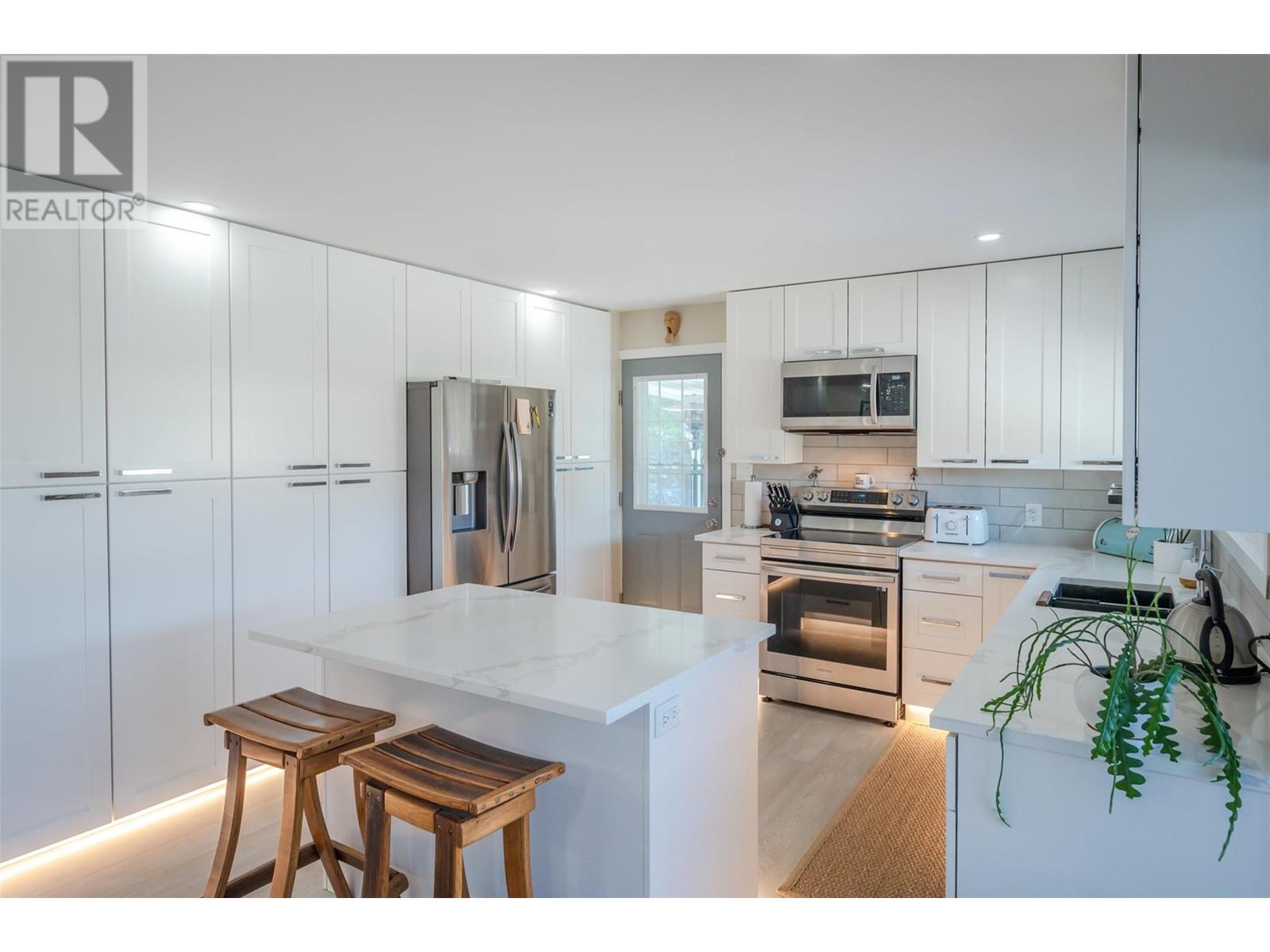 102 Pineview Place, Penticton, British Columbia  V2A 3R4 - Photo 12 - 10345733