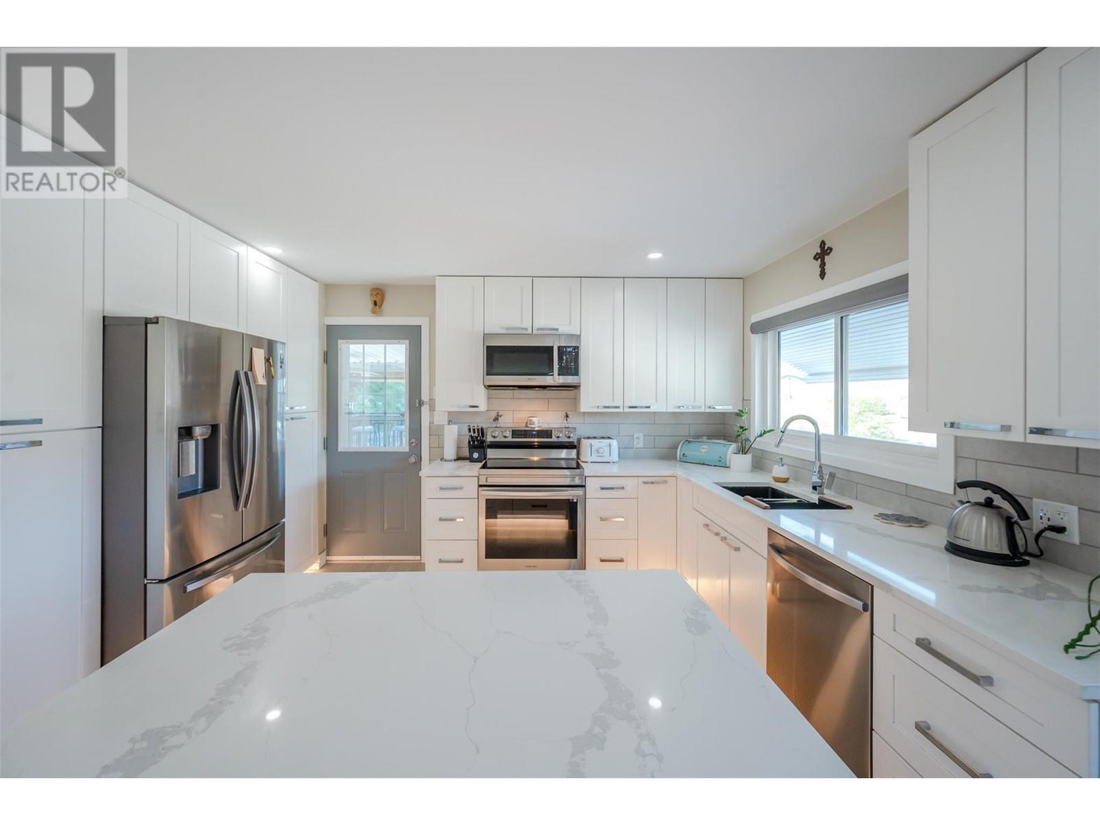 102 Pineview Place, Penticton, British Columbia  V2A 3R4 - Photo 13 - 10345733