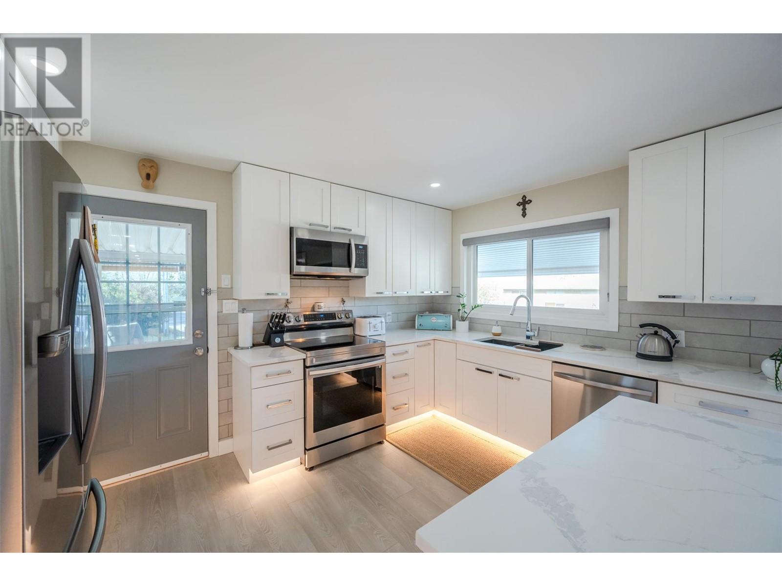 102 Pineview Place, Penticton, British Columbia  V2A 3R4 - Photo 14 - 10345733
