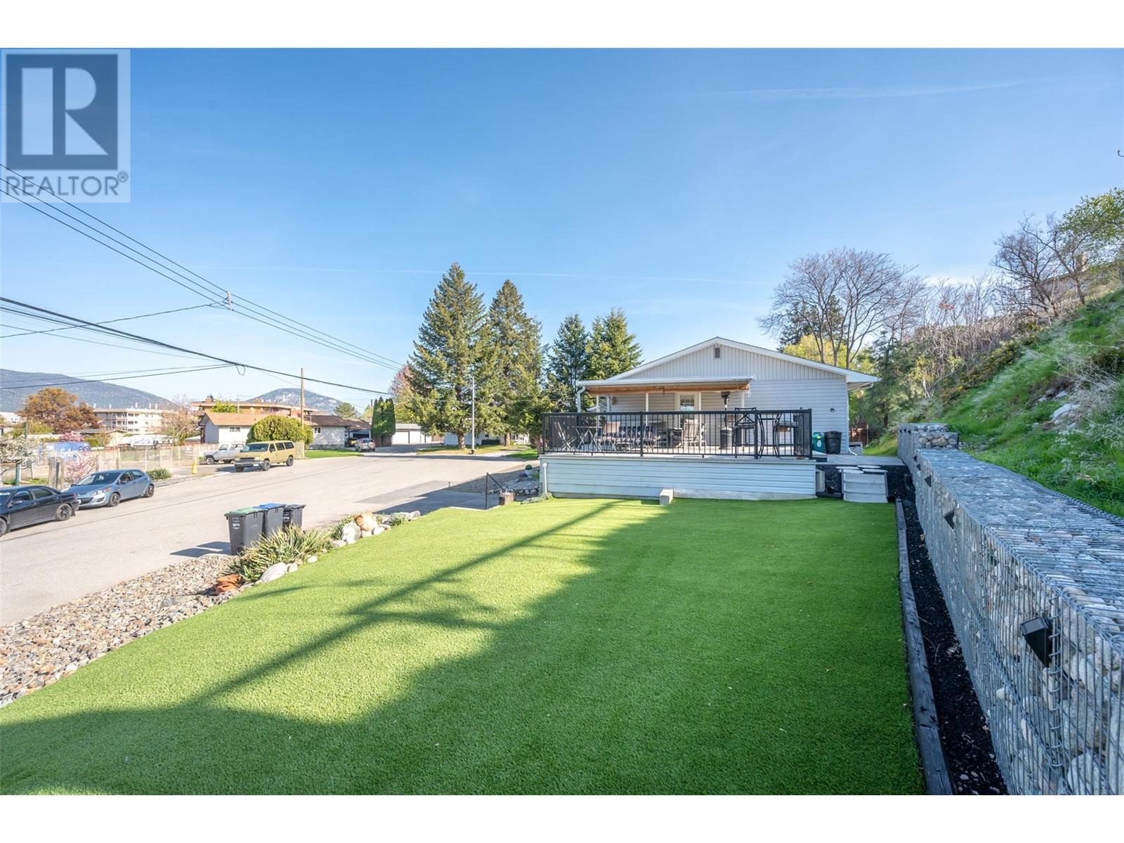 102 Pineview Place, Penticton, British Columbia  V2A 3R4 - Photo 34 - 10345733