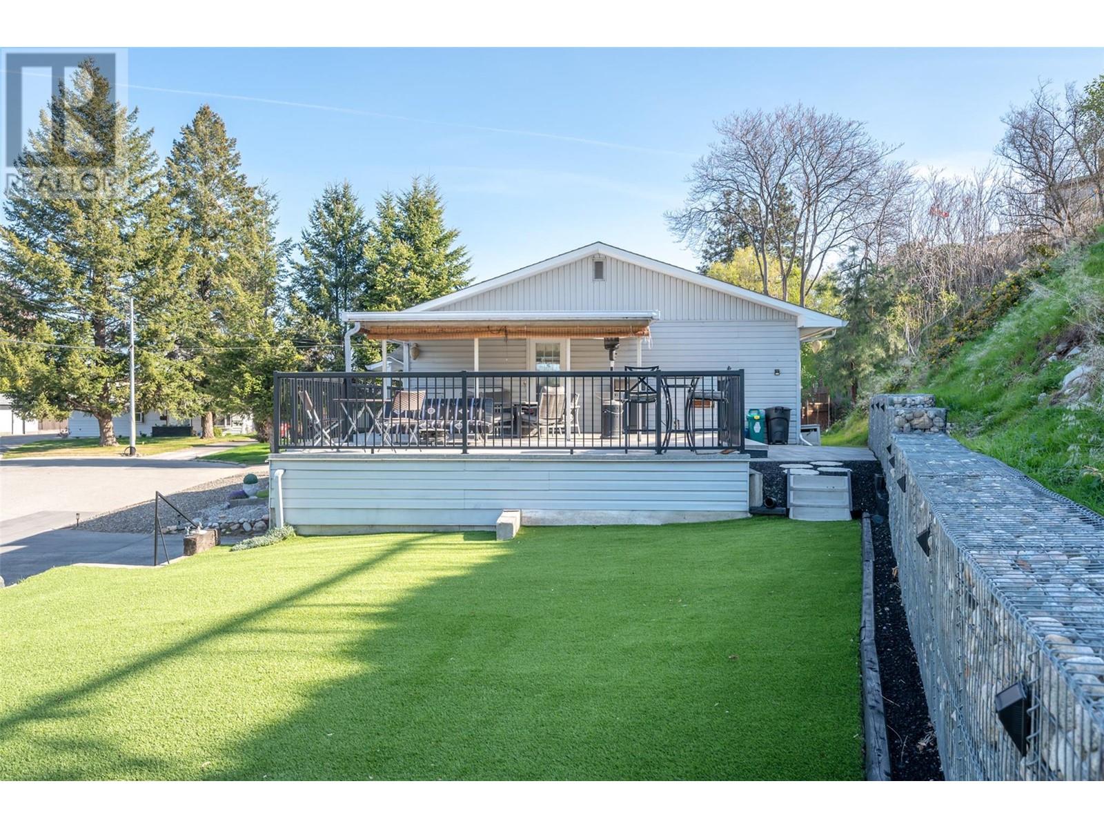 102 Pineview Place, Penticton, British Columbia  V2A 3R4 - Photo 35 - 10345733