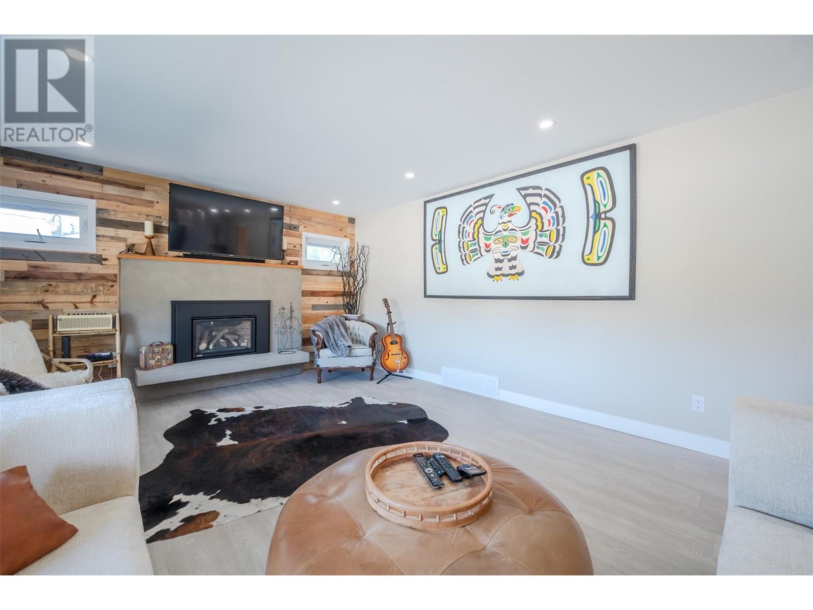 102 Pineview Place, Penticton, British Columbia  V2A 3R4 - Photo 4 - 10345733