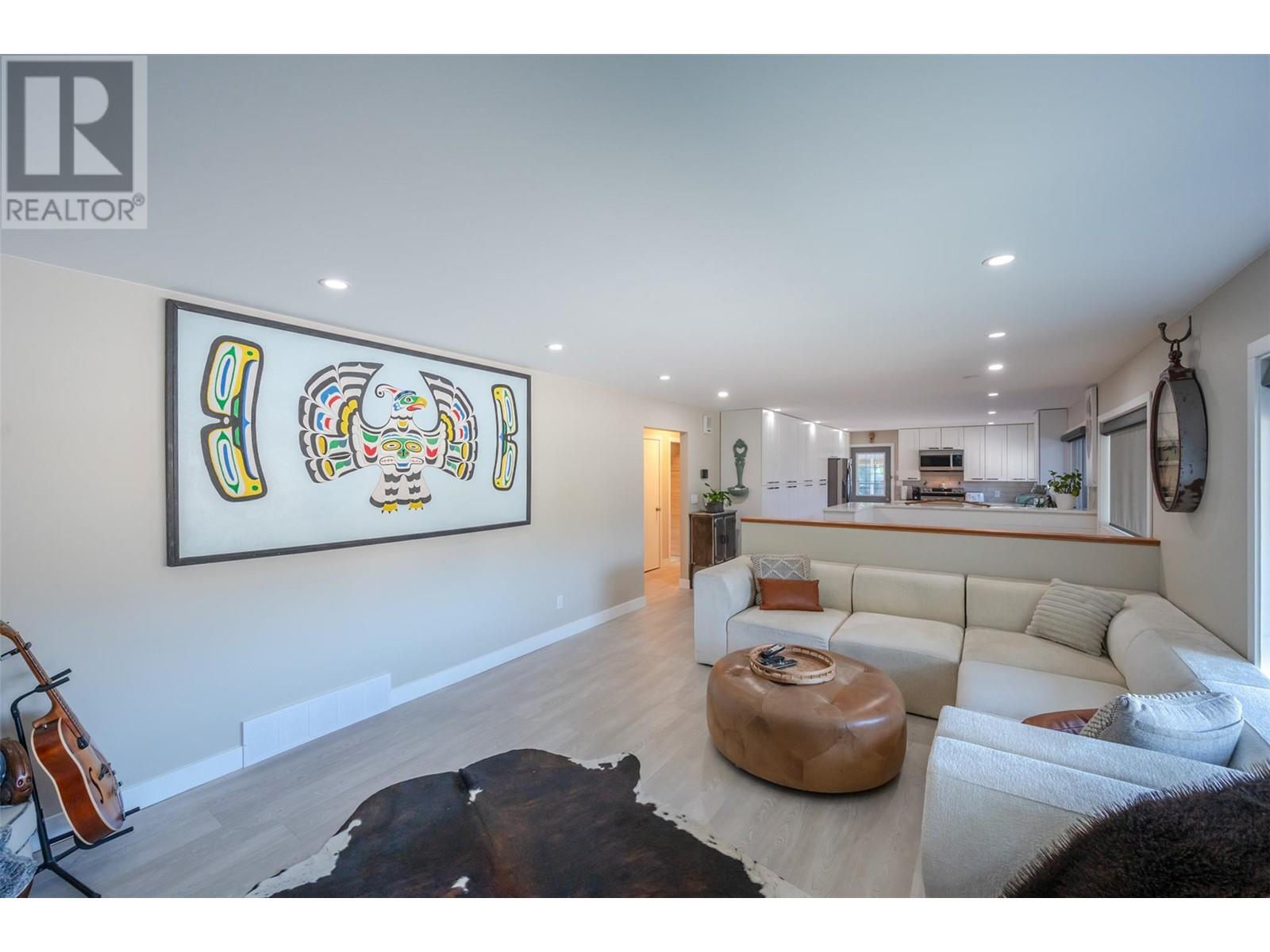 102 Pineview Place, Penticton, British Columbia  V2A 3R4 - Photo 5 - 10345733