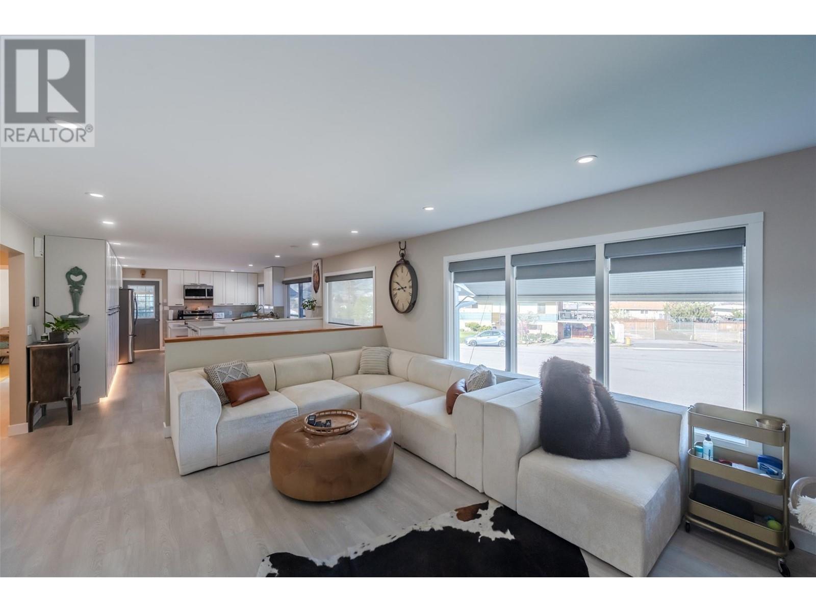 102 Pineview Place, Penticton, British Columbia  V2A 3R4 - Photo 6 - 10345733