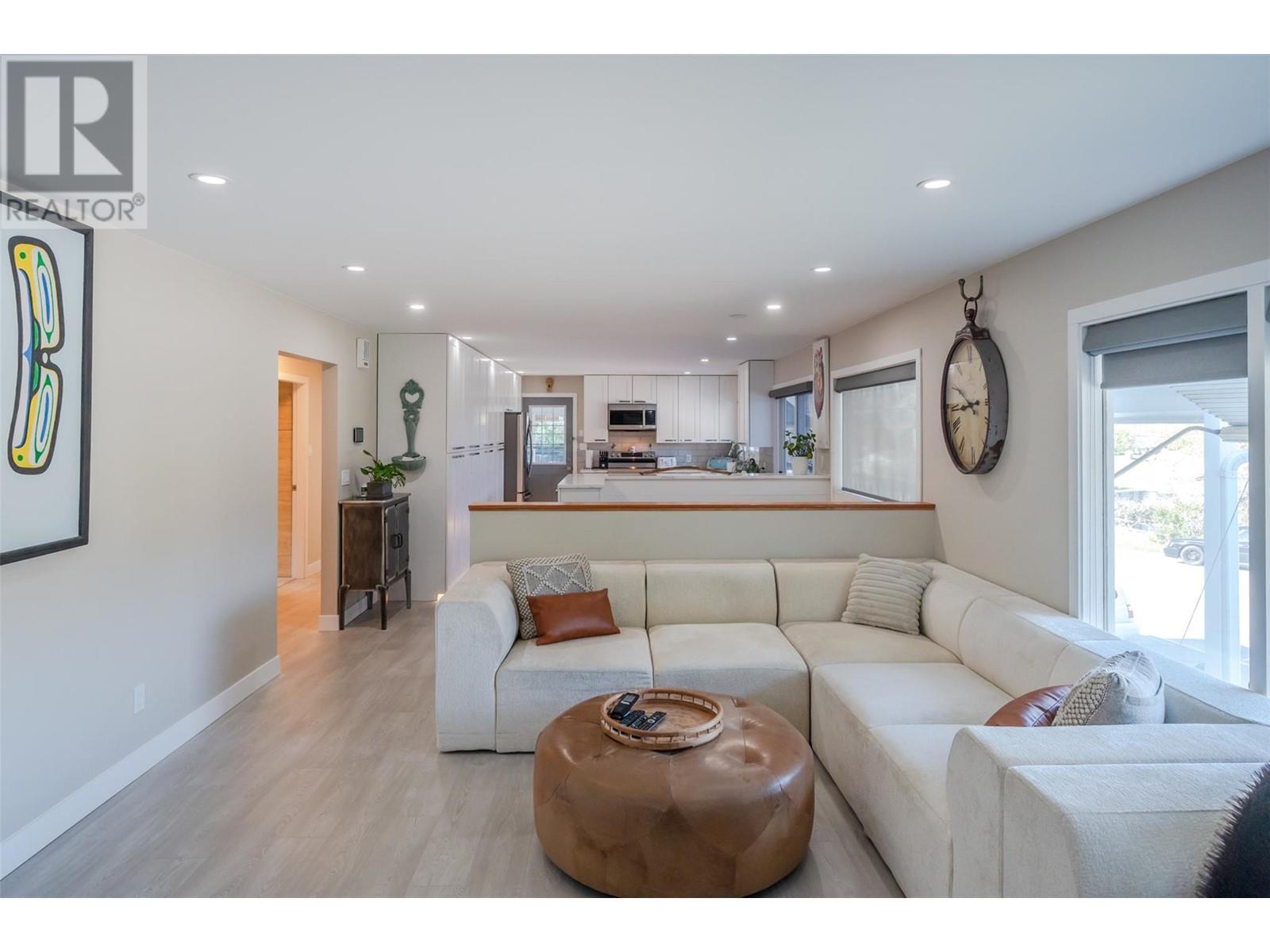 102 Pineview Place, Penticton, British Columbia  V2A 3R4 - Photo 7 - 10345733