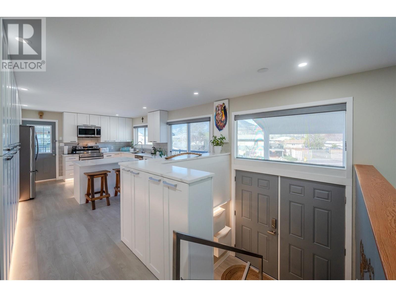 102 Pineview Place, Penticton, British Columbia  V2A 3R4 - Photo 8 - 10345733