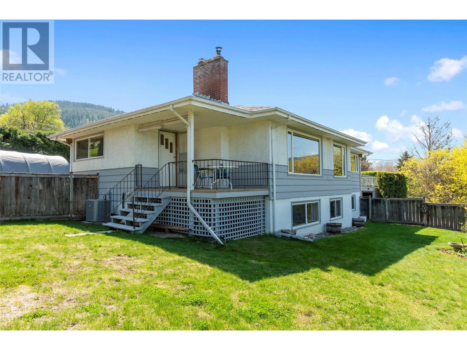 1290 15 Street Se, Salmon Arm, British Columbia  V1E 2G8 - Photo 10 - 10345427