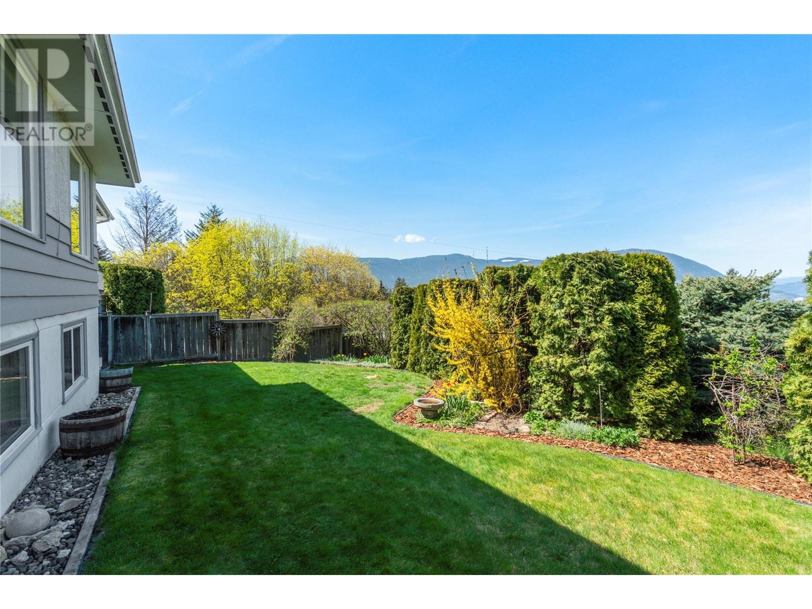 1290 15 Street Se, Salmon Arm, British Columbia  V1E 2G8 - Photo 13 - 10345427
