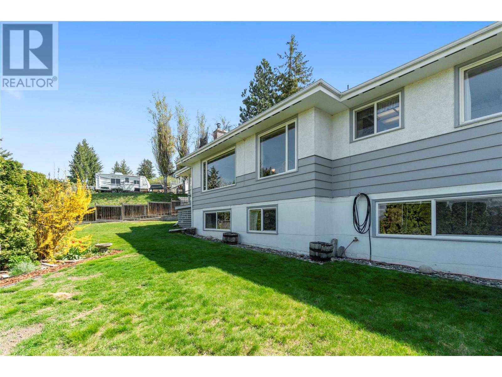 1290 15 Street Se, Salmon Arm, British Columbia  V1E 2G8 - Photo 14 - 10345427