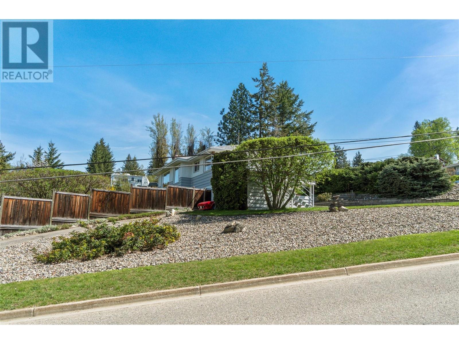 1290 15 Street Se, Salmon Arm, British Columbia  V1E 2G8 - Photo 19 - 10345427
