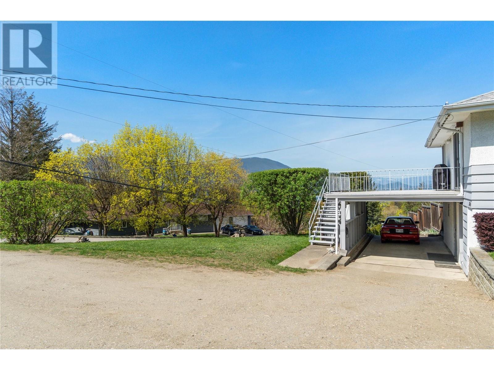 1290 15 Street Se, Salmon Arm, British Columbia  V1E 2G8 - Photo 2 - 10345427