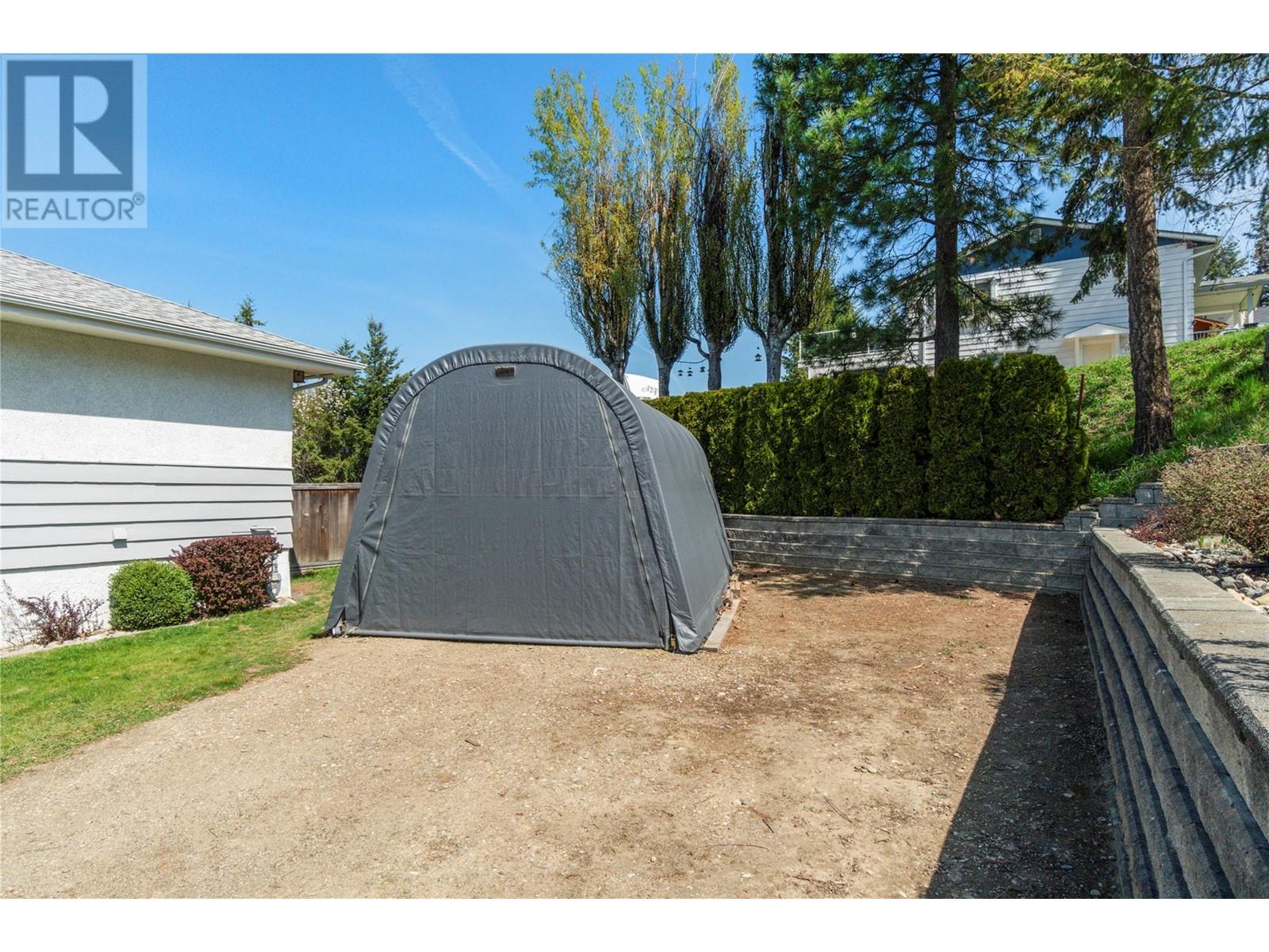 1290 15 Street Se, Salmon Arm, British Columbia  V1E 2G8 - Photo 3 - 10345427
