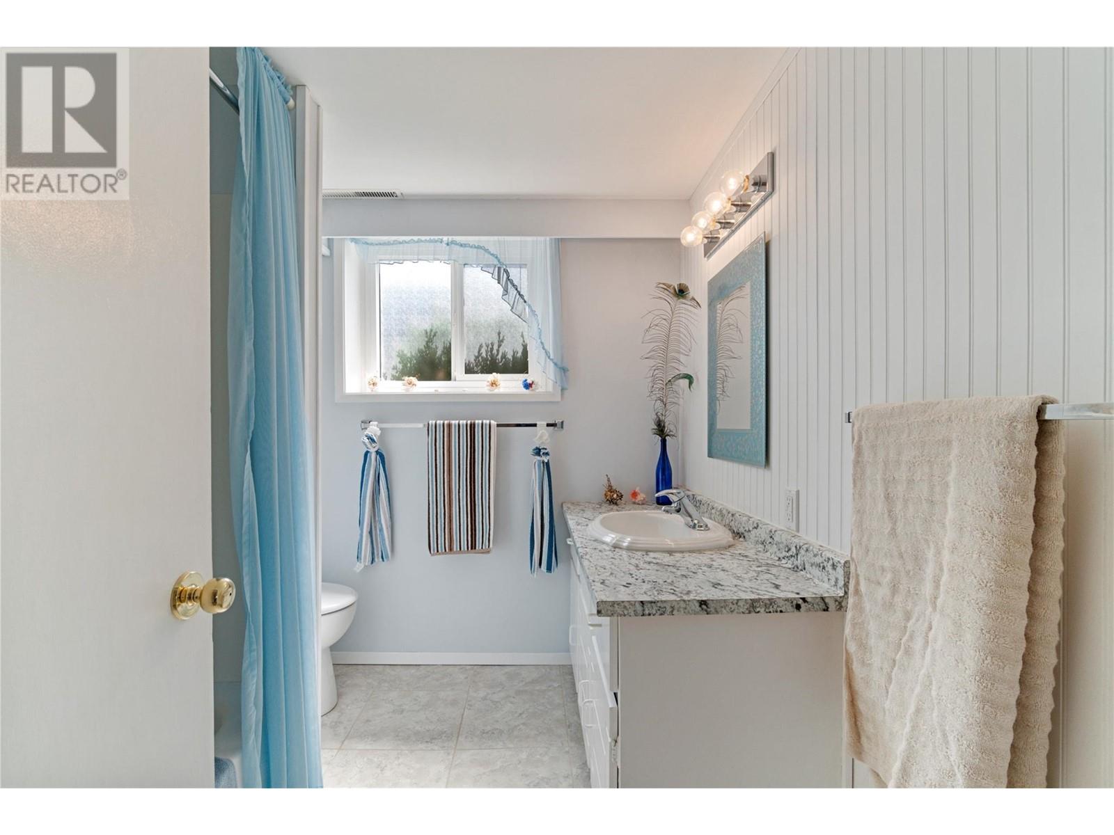 1290 15 Street Se, Salmon Arm, British Columbia  V1E 2G8 - Photo 33 - 10345427