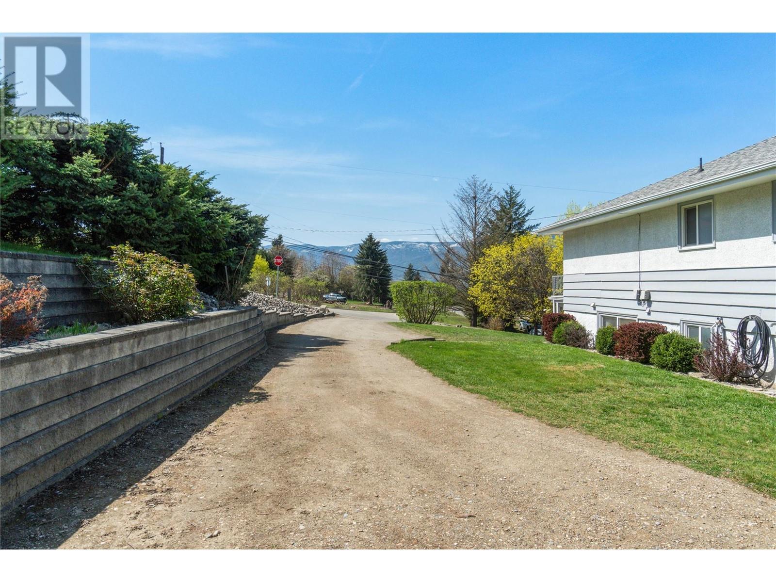 1290 15 Street Se, Salmon Arm, British Columbia  V1E 2G8 - Photo 4 - 10345427