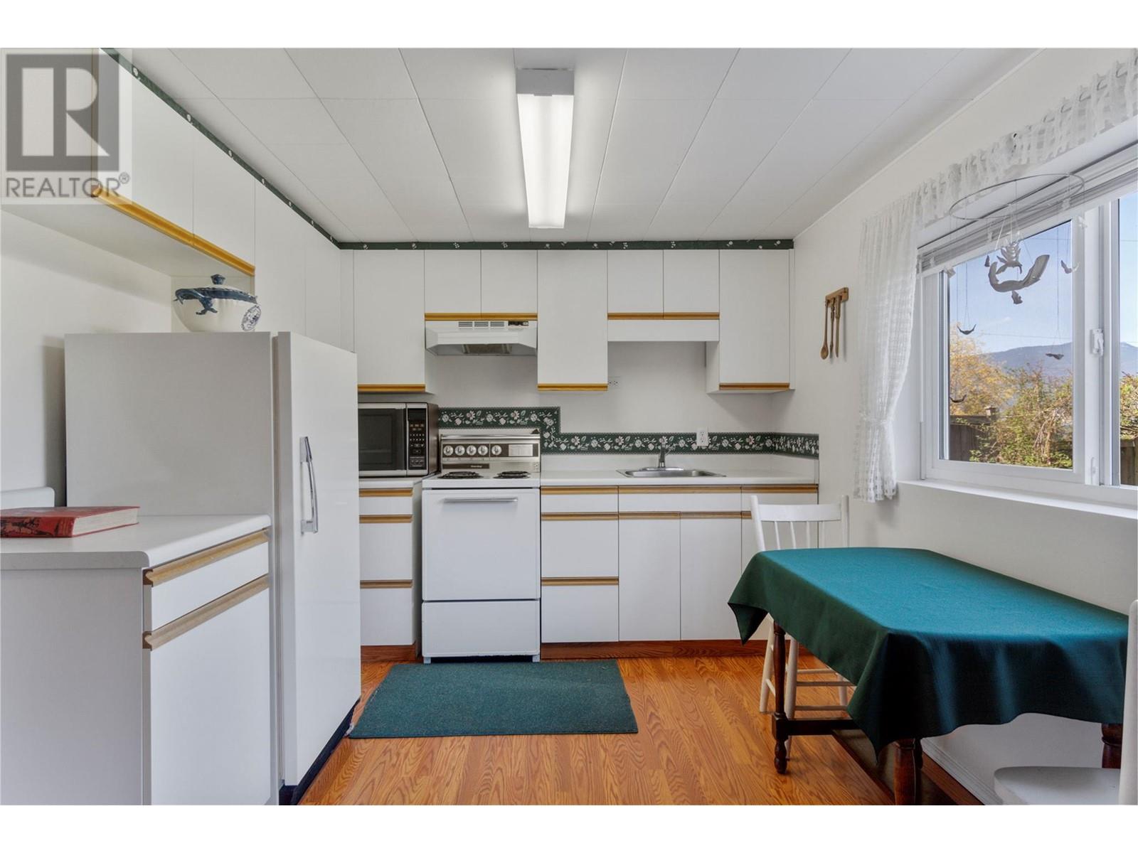 1290 15 Street Se, Salmon Arm, British Columbia  V1E 2G8 - Photo 45 - 10345427