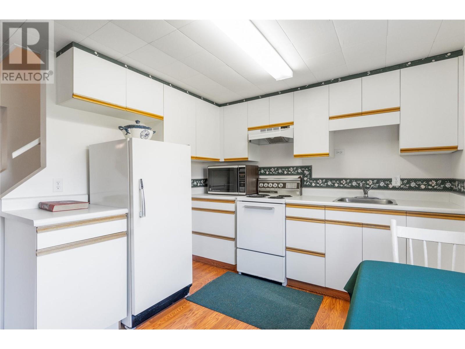 1290 15 Street Se, Salmon Arm, British Columbia  V1E 2G8 - Photo 46 - 10345427
