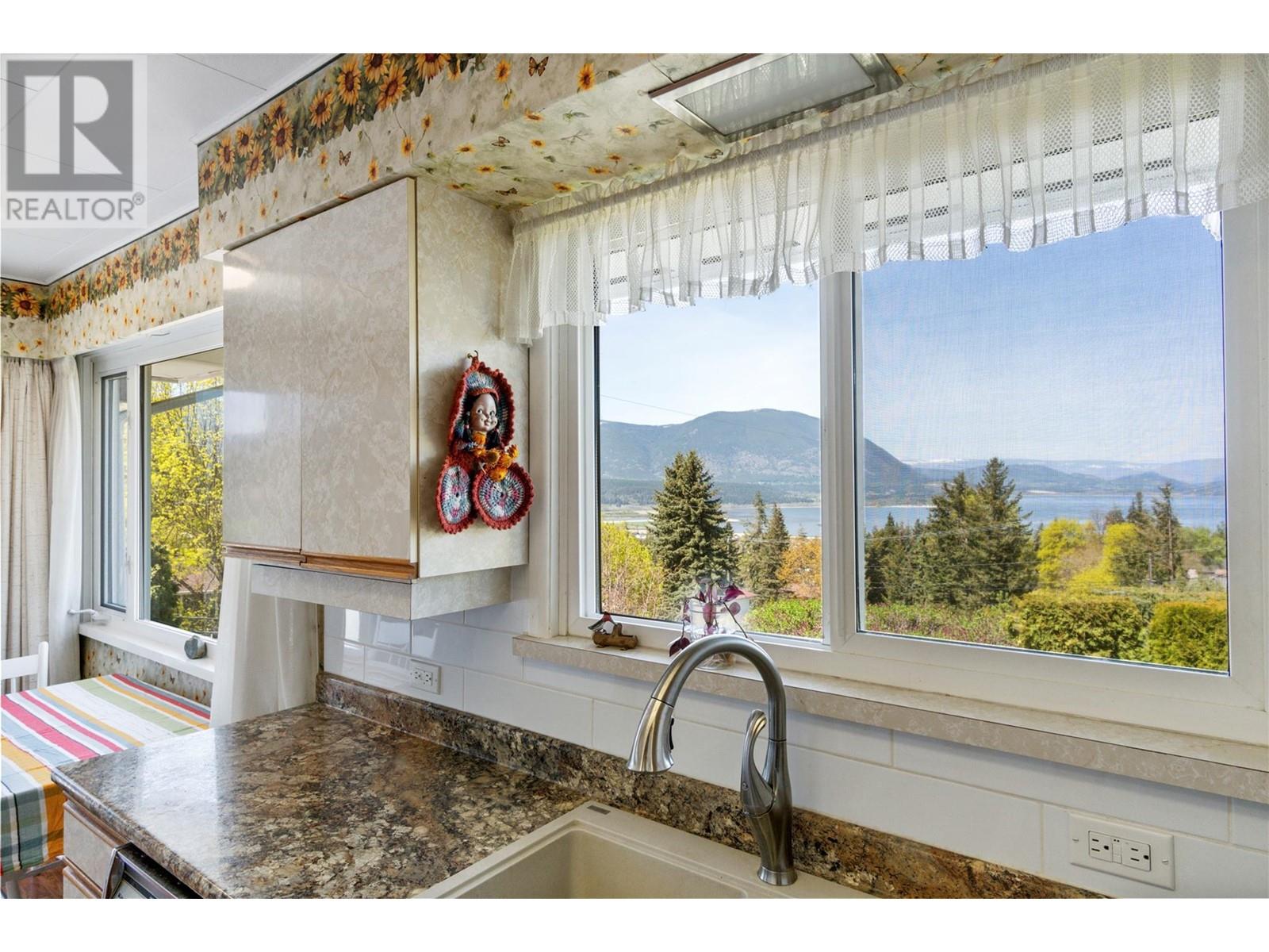1290 15 Street Se, Salmon Arm, British Columbia  V1E 2G8 - Photo 48 - 10345427