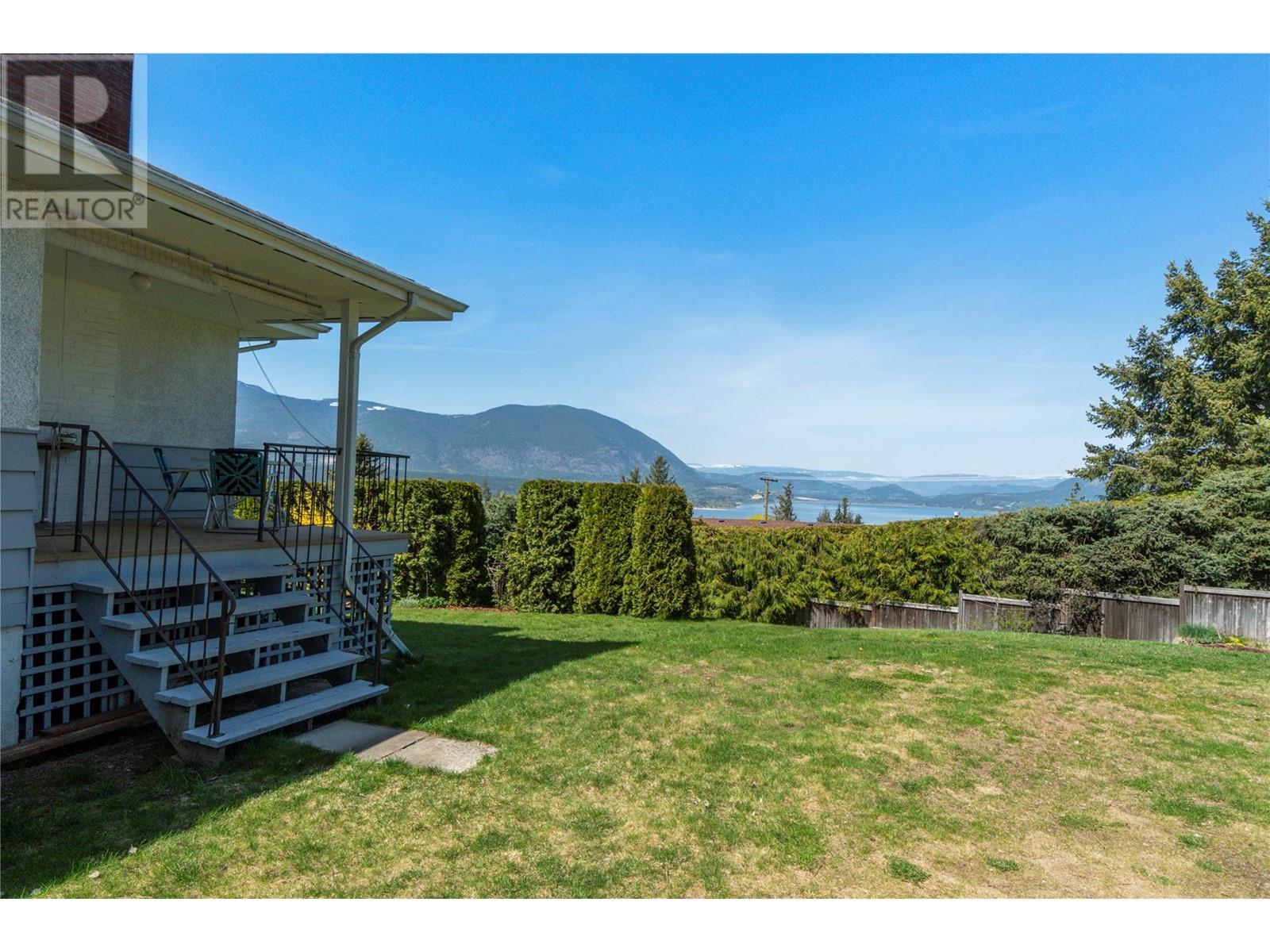 1290 15 Street Se, Salmon Arm, British Columbia  V1E 2G8 - Photo 5 - 10345427