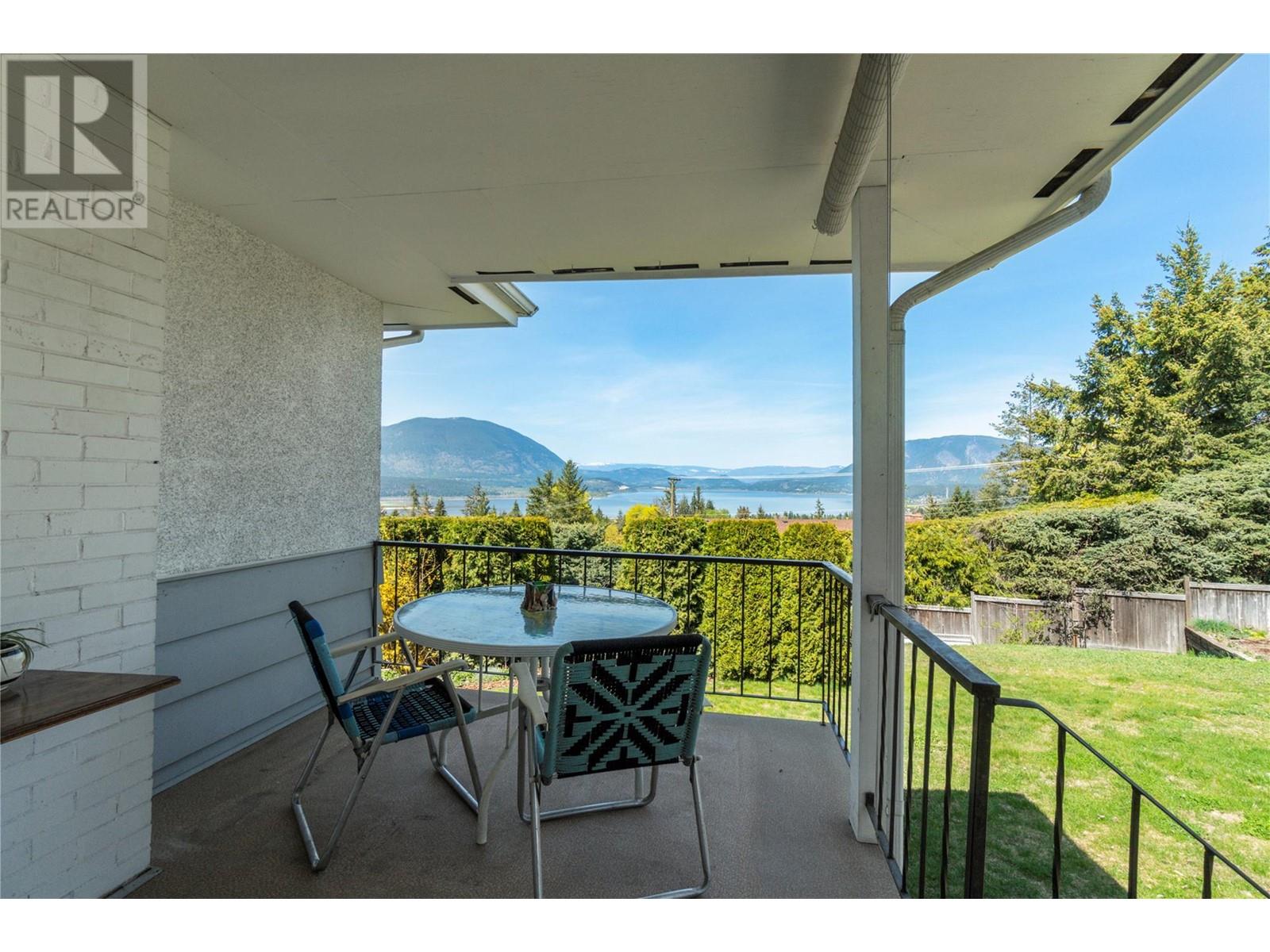1290 15 Street Se, Salmon Arm, British Columbia  V1E 2G8 - Photo 6 - 10345427