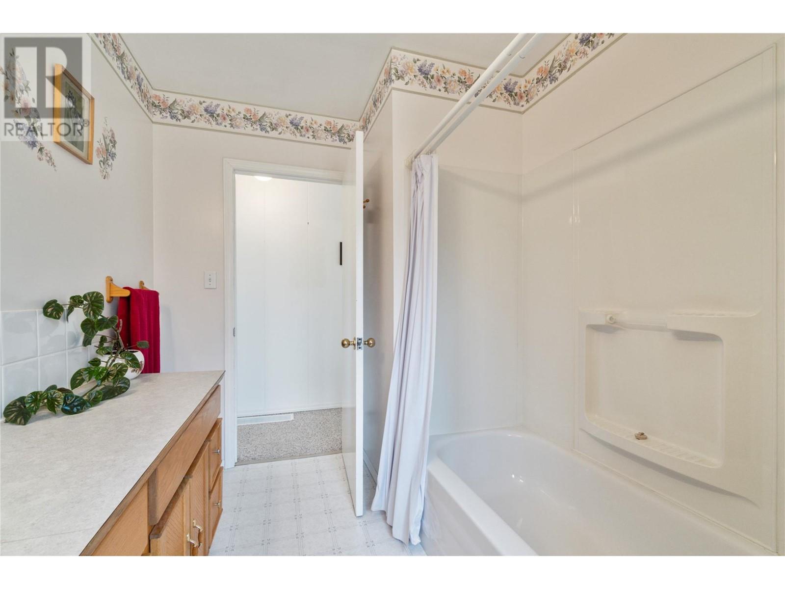 1290 15 Street Se, Salmon Arm, British Columbia  V1E 2G8 - Photo 61 - 10345427