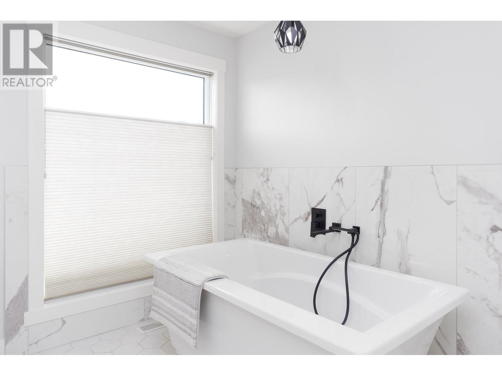 4661 Gordon Drive, Kelowna, British Columbia  V1W 1T5 - Photo 45 - 10345536