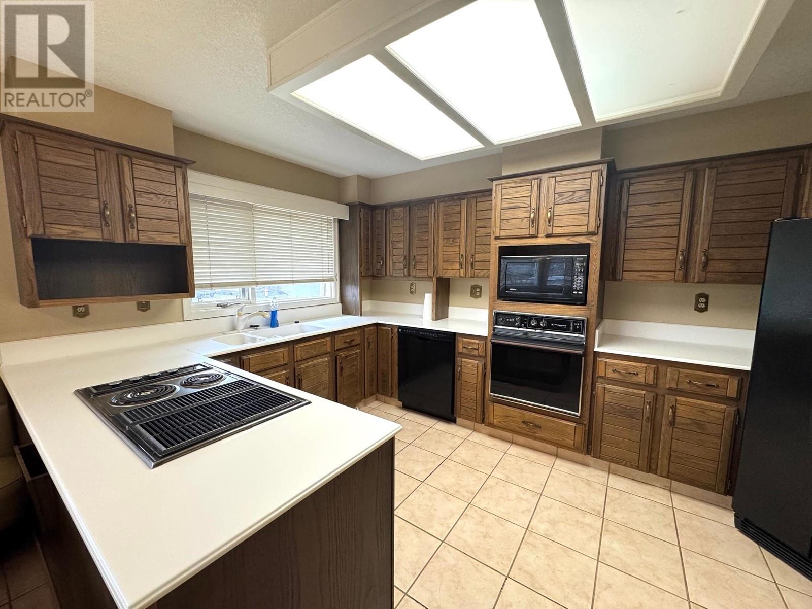 476 Pevero Place, Kamloops, British Columbia  V2H 1S1 - Photo 3 - 10345158