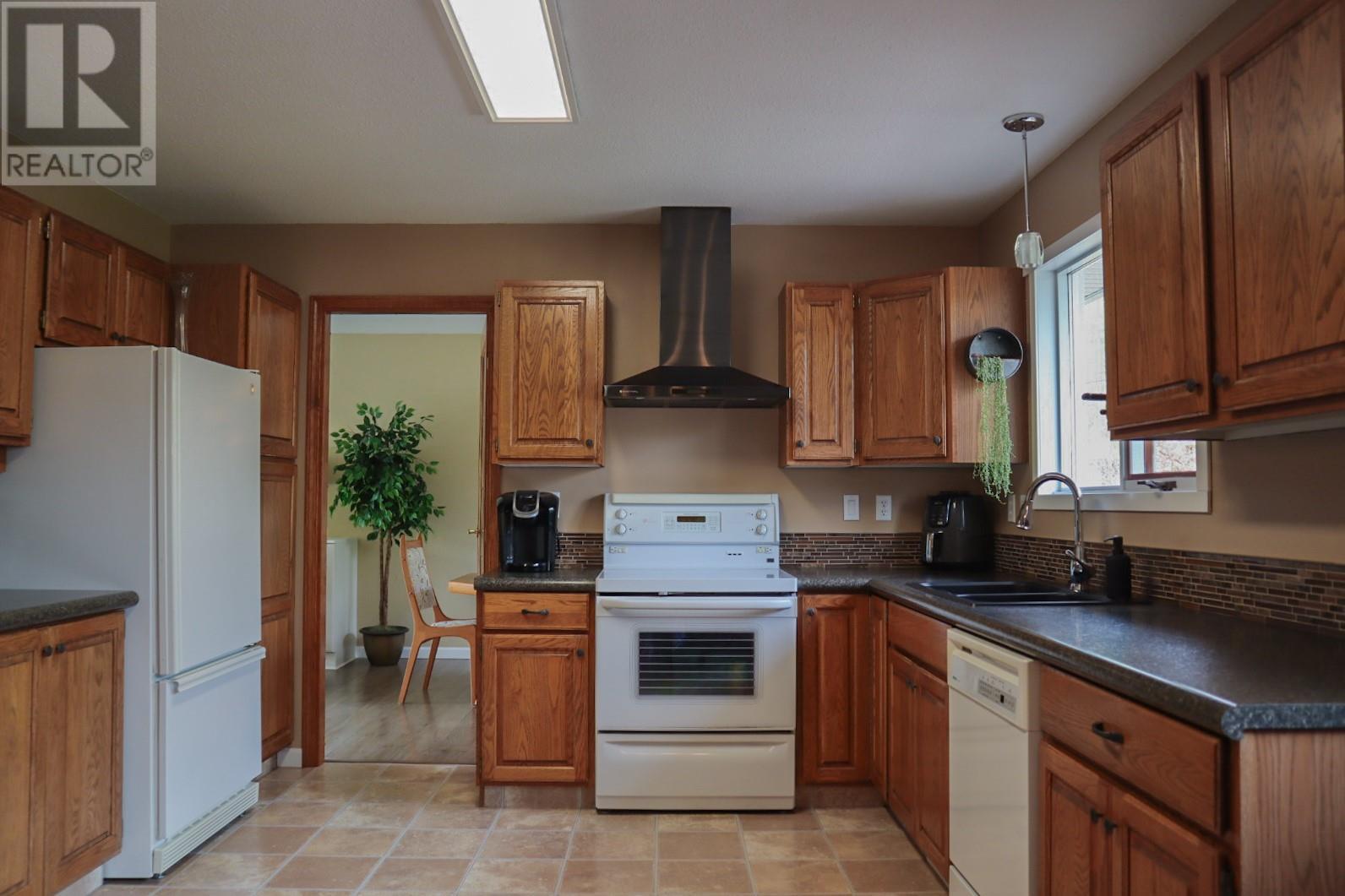 836 Burns Avenue, Warfield, British Columbia  V1R 2G1 - Photo 28 - 10345406