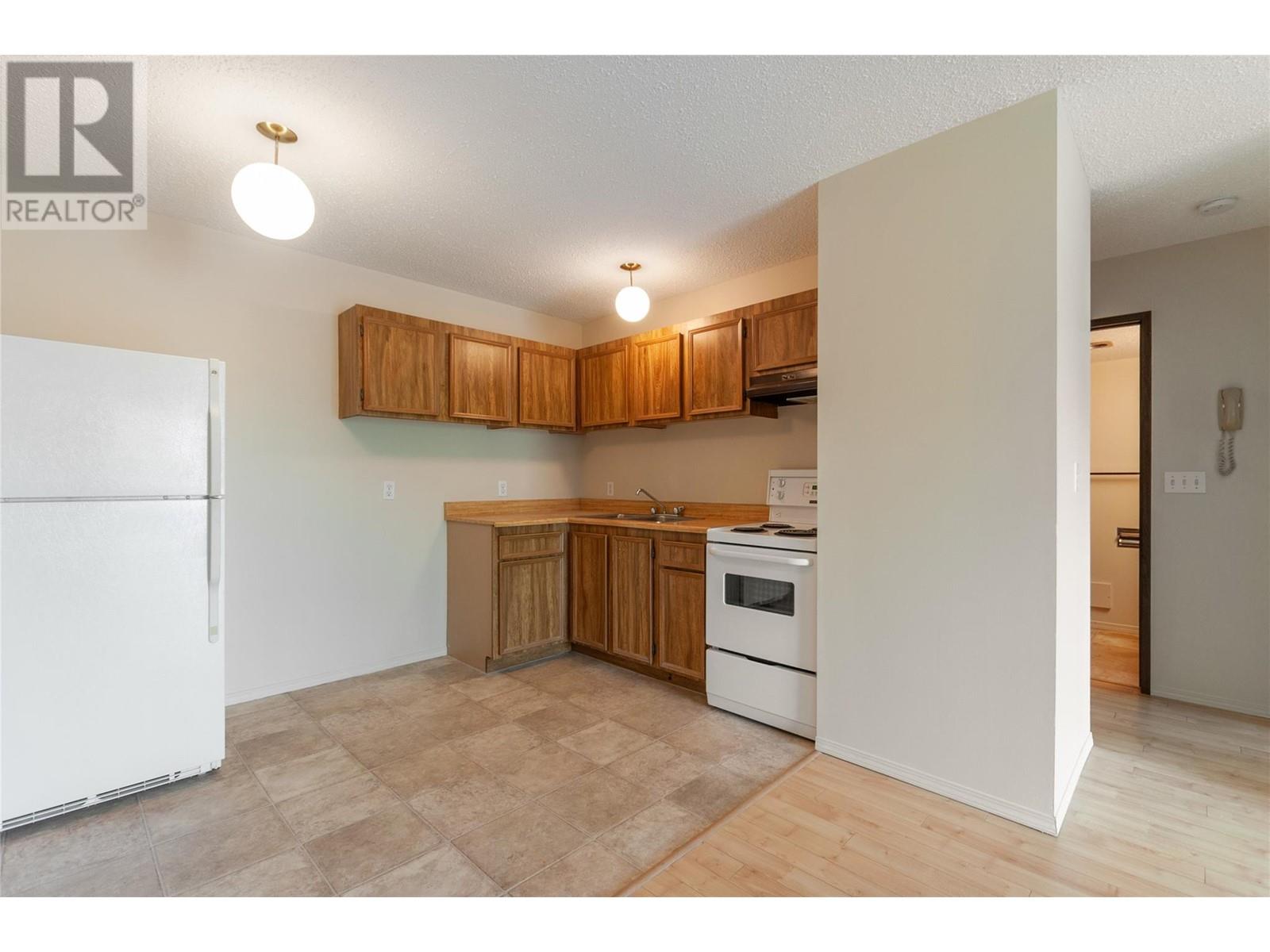 130 Skaha Place Unit# 206, Penticton, British Columbia  V2A 7J6 - Photo 10 - 10345579