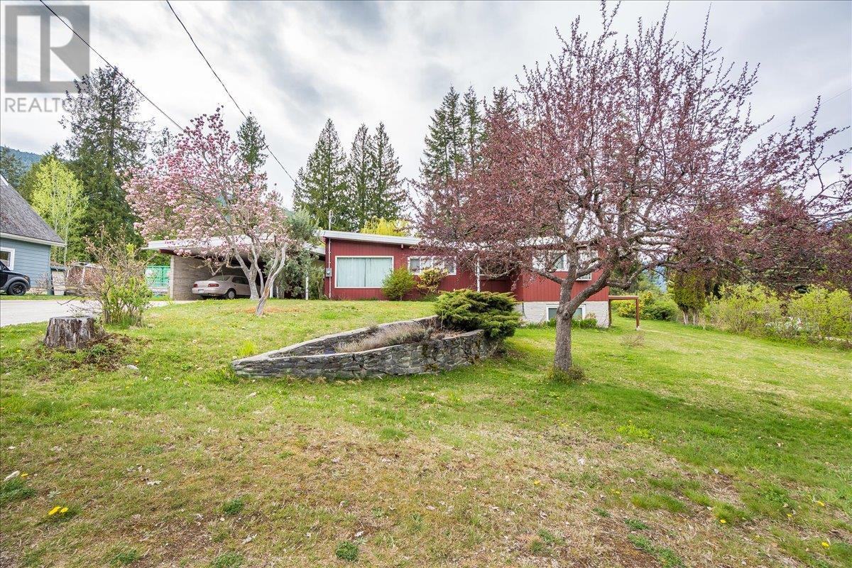 1402 Crease Avenue, Nelson, British Columbia  V1L 1A2 - Photo 2 - 10345591
