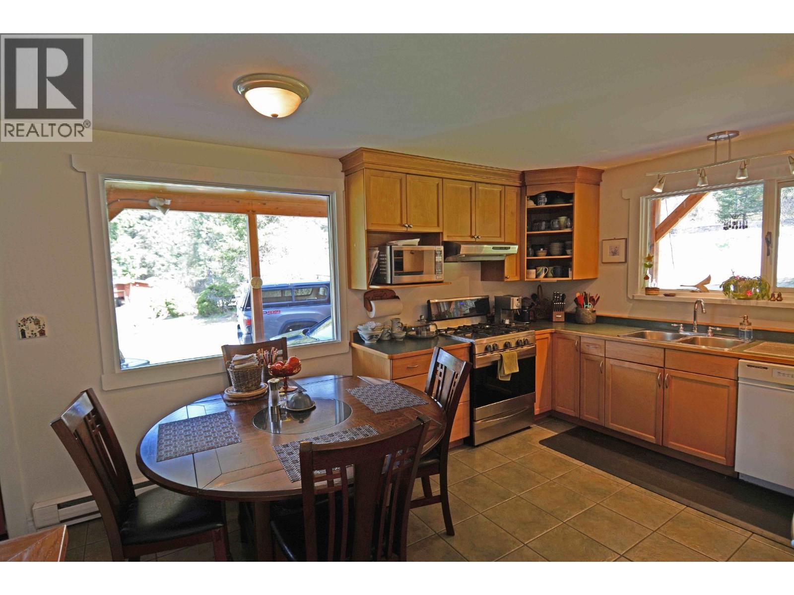 8481 6 Highway, Slocan, British Columbia  V1L 2C0 - Photo 29 - 10345730