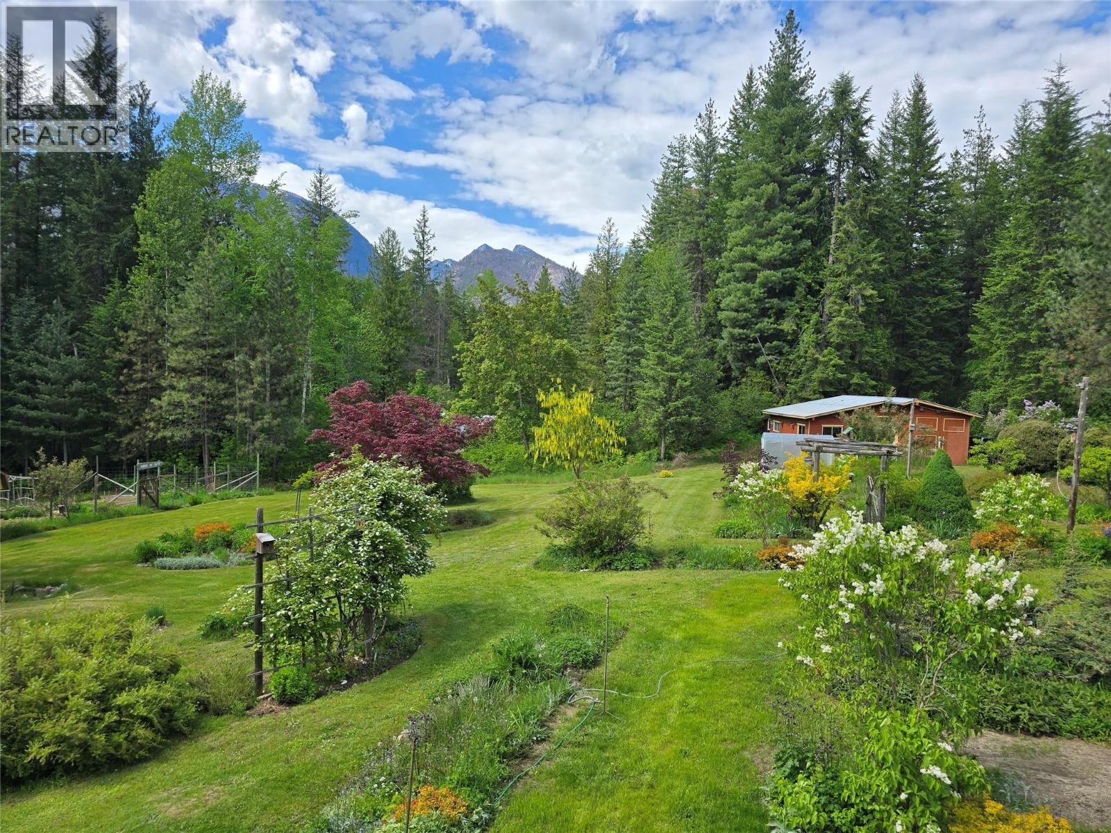 8481 6 Highway, Slocan, British Columbia  V1L 2C0 - Photo 3 - 10345730