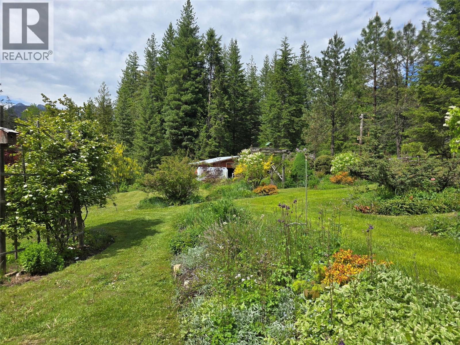 8481 6 Highway, Slocan, British Columbia  V1L 2C0 - Photo 4 - 10345730