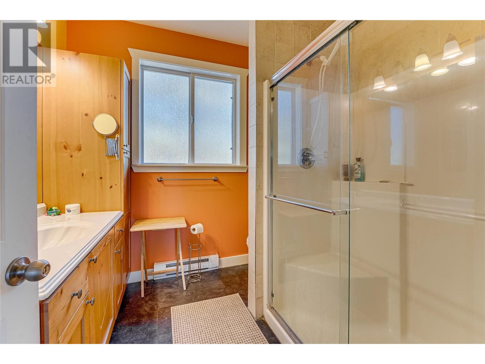 1220 Lawes Street, Enderby, British Columbia  V4Y 4B7 - Photo 21 - 10345636