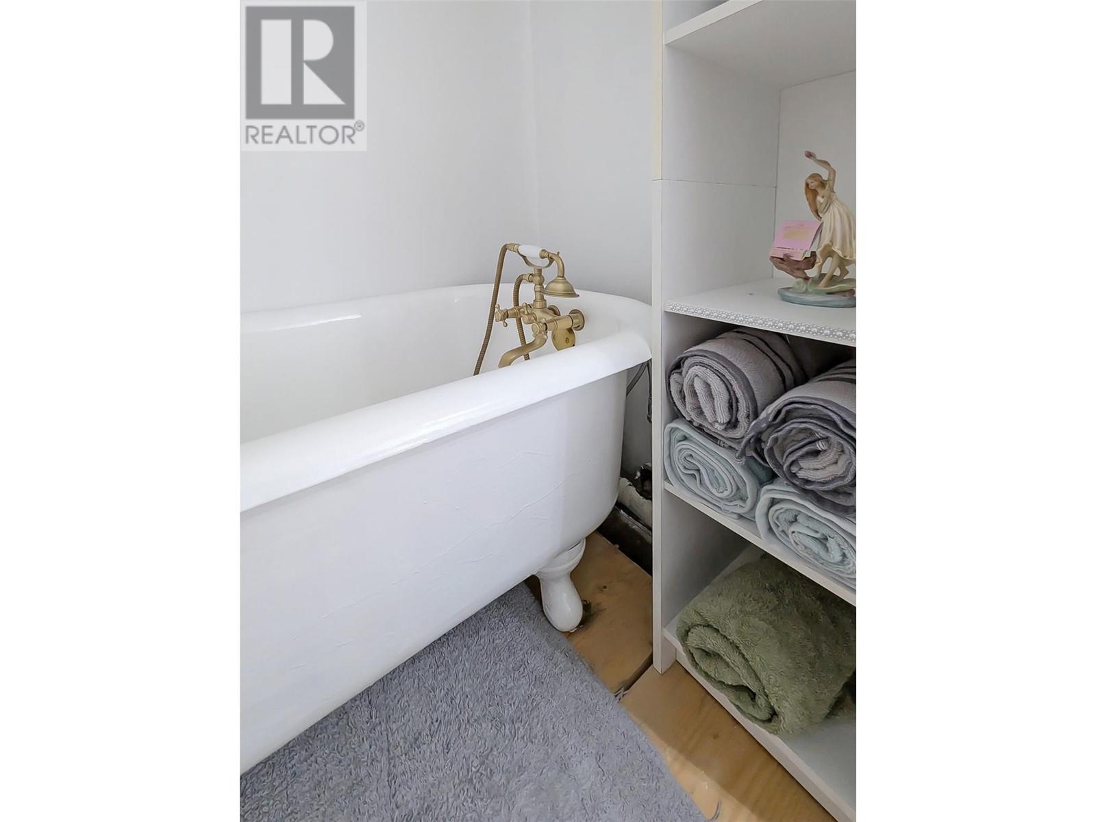 6685 6 Highway, Appledale, British Columbia  V0G 2J0 - Photo 15 - 10345622