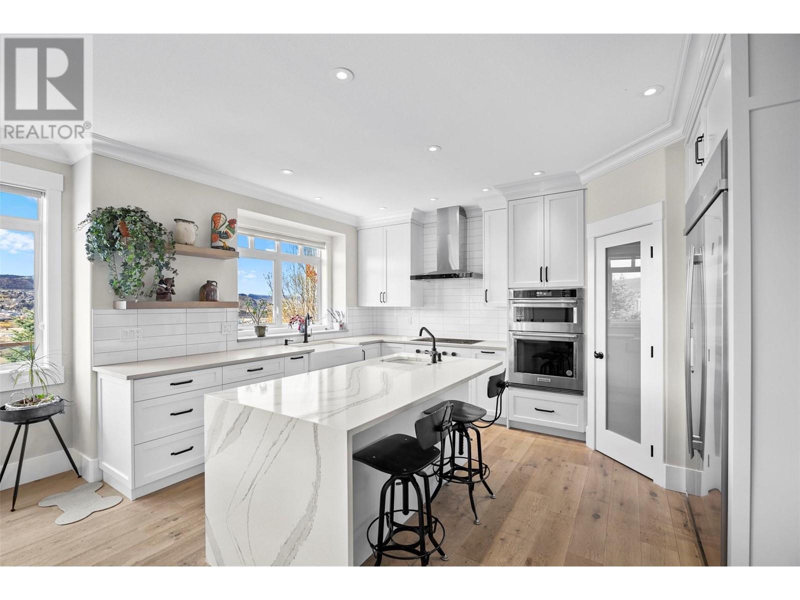 314 Mariposa Court, Kamloops, British Columbia  V2H 1R3 - Photo 3 - 10345538